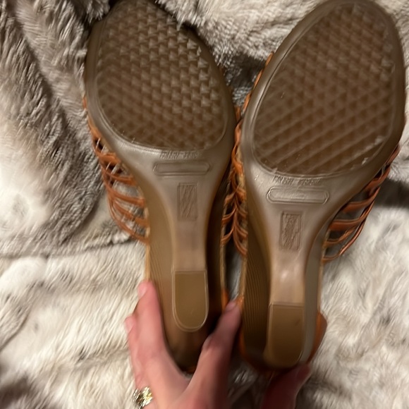 Aerosoles HeelRest tan sandals size 8.5. 3&1/4 “ heel - Picture 8 of 9